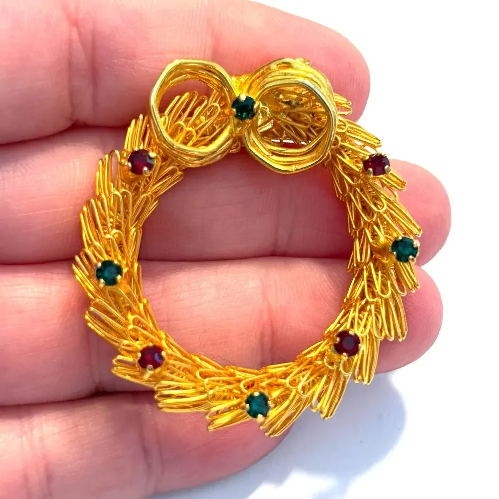 Vintage Christmas holiday brooch wreath pin gold with red & green rhinestones